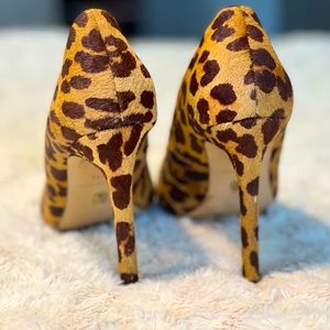 Victoria Secret leopard print brown/tan pumps. Faux fur. Like new condition.